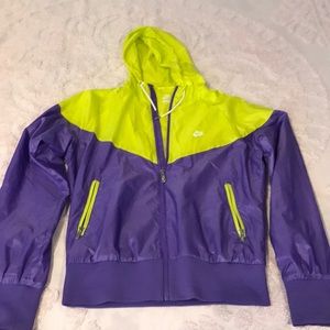 Nike woman's windbreaker
